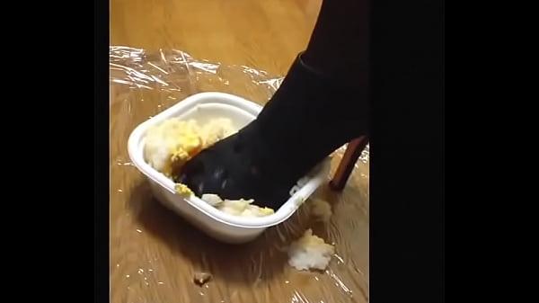 【fetish】Bowl of rice top with chicken and eggs crush Heels
