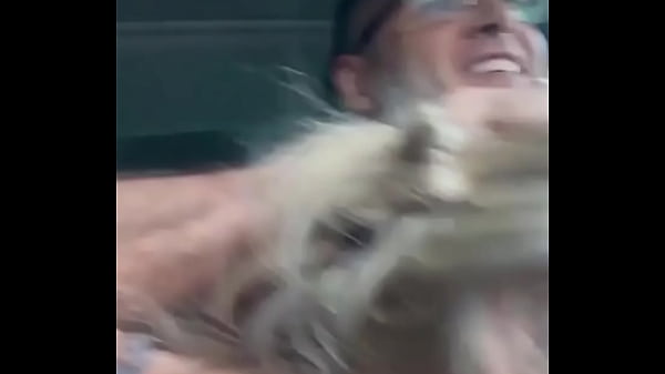 Acho que ele estava com pressa ao volante nessa hora, kkkkkkkkk!