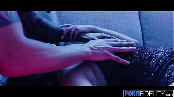 PORNFIDELITY Athena Faris Facialed Under Pretty Lights