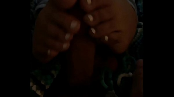The Nasty Dude - Provocando meu pau com os dedos dos pés enquanto ela no telefone