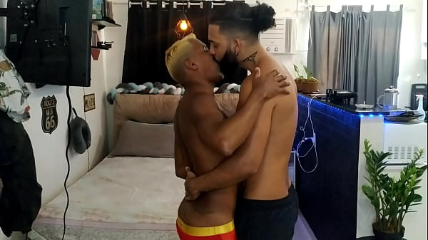 Download Video - O Davi Lobo socando e dando linguada no meu cuzinho e me fez dep&oacute;sito de seu leite