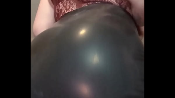 CurvyElvishGirl - Striptease e vibrador de sucção gozam