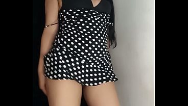Allisonvega streaptease con tacones y vestido