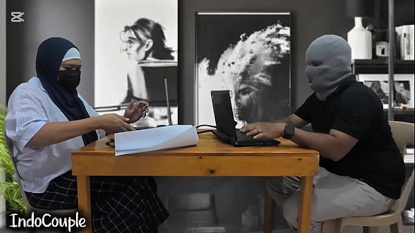 Real orgasm caught on camera!! How to enjoy a vacation at home office Indo Bokep