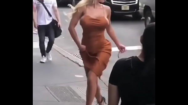 Download Video - Cruzando la calle