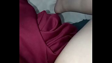 Si riscalda la fica col phon,tutta pisciata!