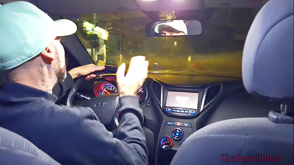 Married with fire shows ass to the perverted app driver who ends up fucking in the street in public!