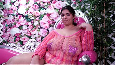 Cute Fat Babe Rose D Kush Provides for Herself JM1004