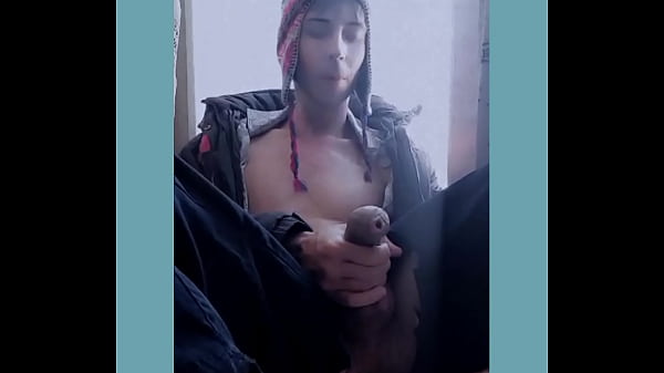 Sexy northern beauty sat down to masturbate on ...