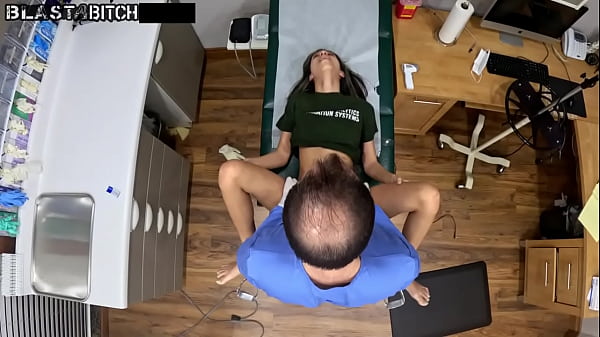 Aria Nicole's Pussy Gets Fucked And Blasted Wit...