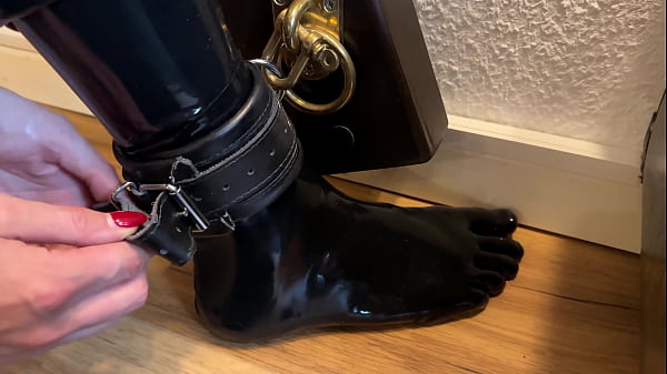 RUBBER GIVES PERV A NICE SPANKING