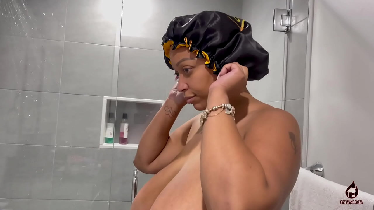 Chicas de ébano con enormes tetas tomándose la ducha
                     huge tits bbw big tits natural tits big natural tits massive tits big black tits shower show tits worship muchos negros