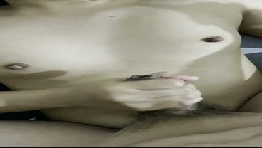 POV asian couple handjob cumshot ชักให้แฟนแตกบนตัวน้ําอย่างเยอะ