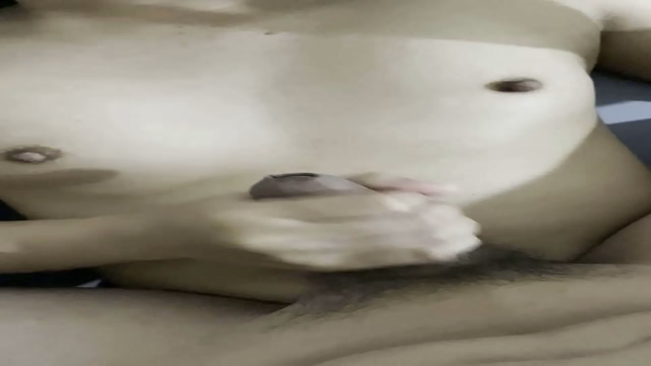 POV asian couple handjob cumshot ชักให้แฟนแตกบนตัวน้ําอย่างเยอะ