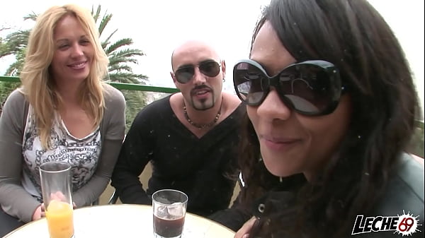 Download Video - Trio Con Parejita Guapa