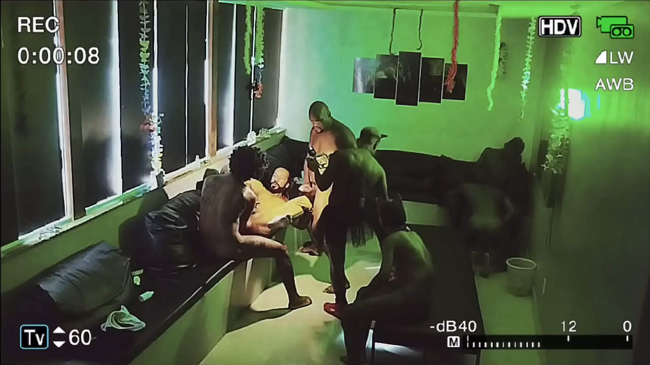 Cámara de seguridad de AP 1/2 graba orgía de carnaval
                         anal amateur fetish brazil gay orgy bareback ass fisting muchos negros