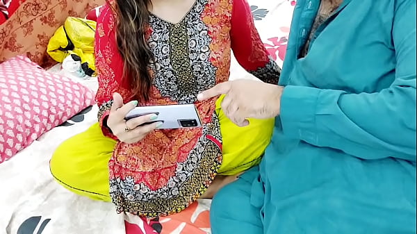 Download Video - PAKISTANI REAL HUSBAND WIFE WATCHING DESI PORN ON MOBILE THAN HAVE ANAL SEX WITH CLEAR HOT HINDI AUDIO