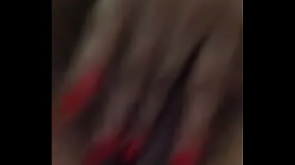 Loirinha gostosa batendo uma