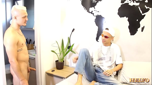 O MEU PARCEIRO TOMOU BANHO DE PORTA ABERTA E FI...