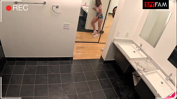 Buff Stepdad Fucks Horny Stepdaughter Ellie Nova