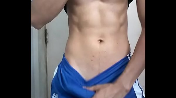 Download Video - Novinho gostoso gozando depois do treino