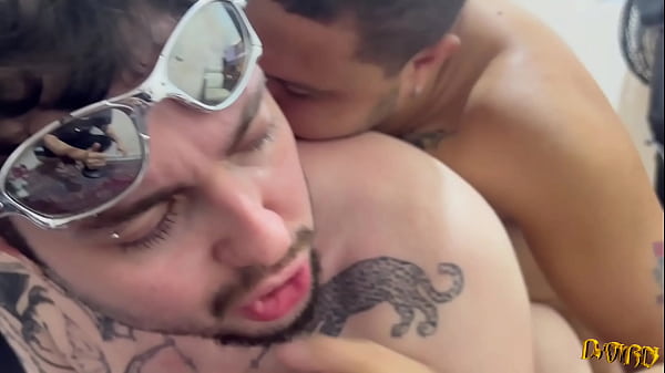 deu tanto prazer que fez ele gozar na sentada