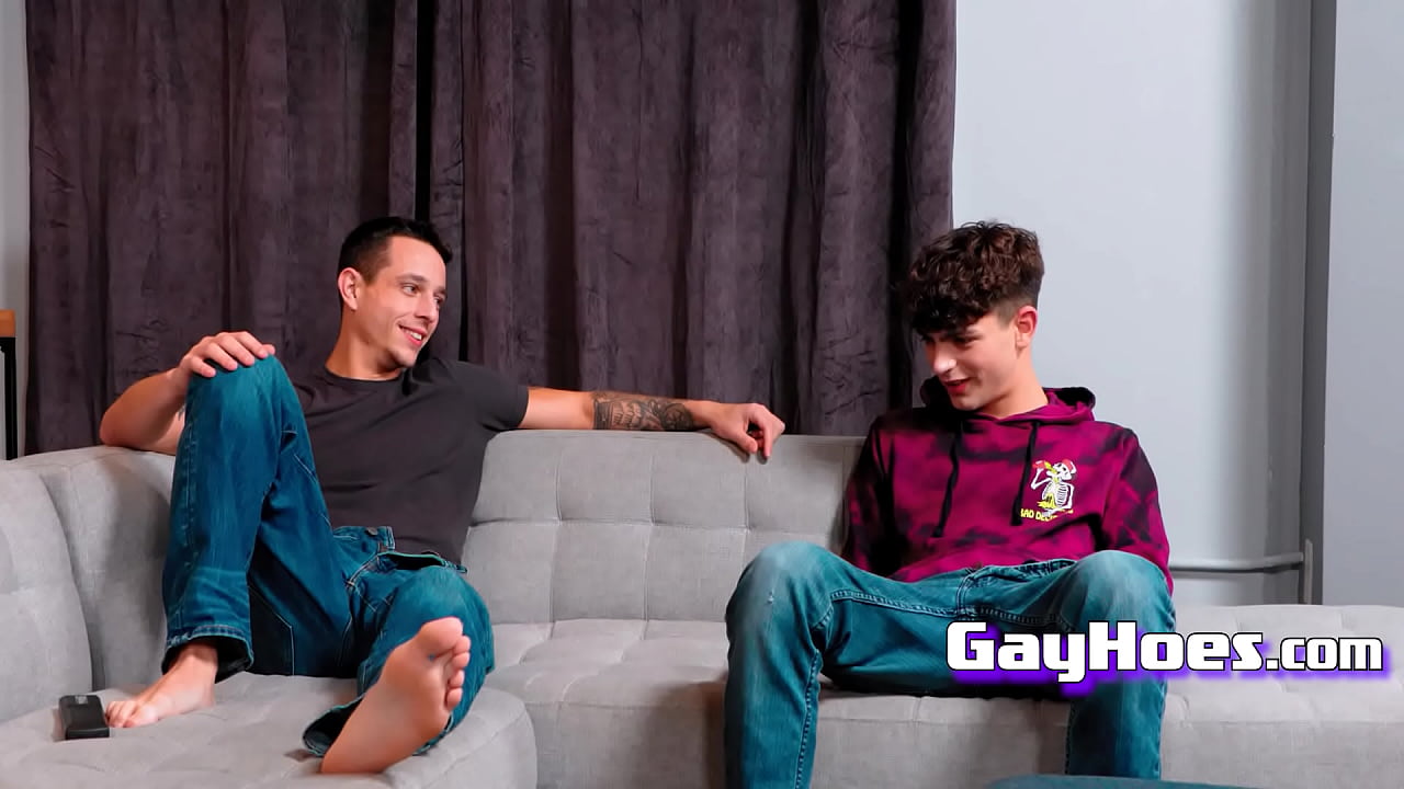 Encontré a mi hermanastro en la portada de la página porno
                    gay family caught twinks taboo gay sex stepbro gay porn kyle wyncrest zayne bright muchos negros