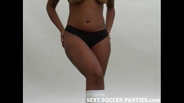 Sporty and exotic ebony Island girl teasing