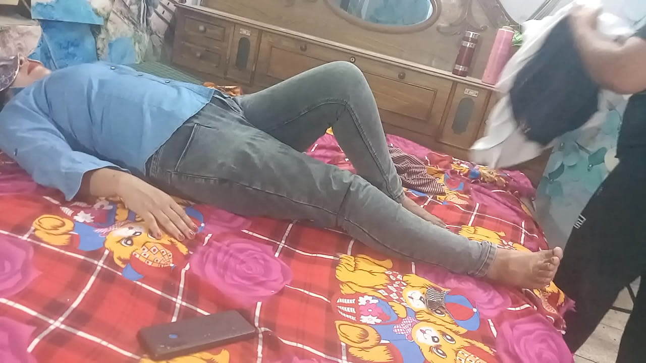 Indian Hot housewife sex with clear Hindi Audio