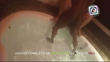 誕生日（夫からのサプライズプレゼント）に、黒人男性がジャグジーで私とセックスした。