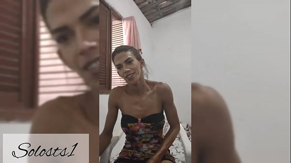 Download Video - Daniela Santos de masturbando em seu quarto pra cliente louco por trans&comma; completo no RED&period;