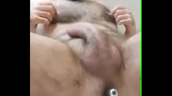 Sborro con uno stimolatore prostatico nel culo!!