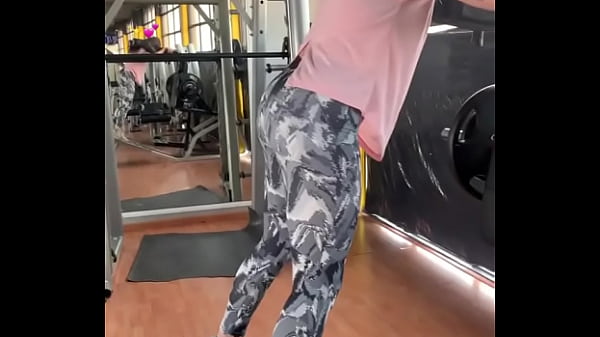 Mi culona me provoca con vídeos de su culo