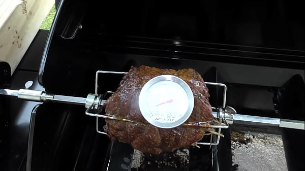 Kiwi MILF slut gets temperature probe up her ass after her Master checks the meat