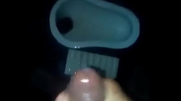 Nepali lado bata phusi jhardai