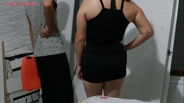 Amateur seducing the editor and paying for the service with a xerecard