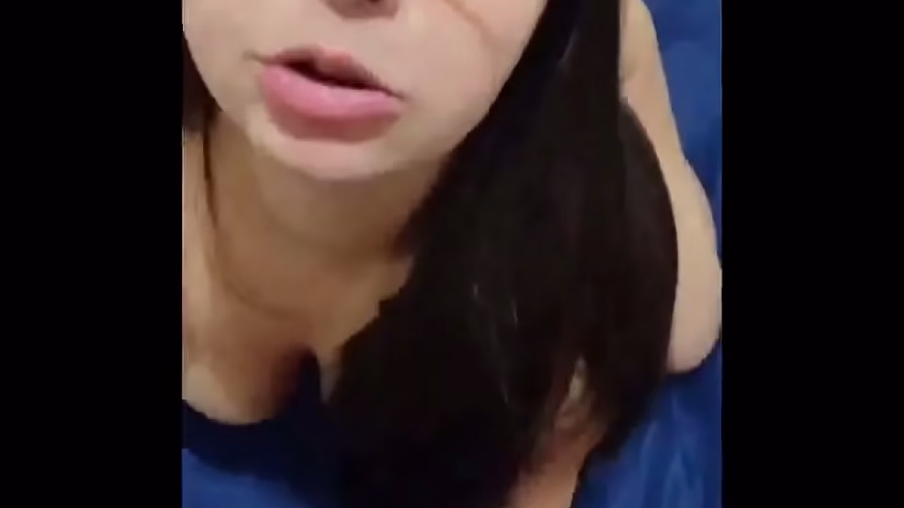 Video vazado de professora safada com aluno pauzudo. Professora casada, perde o celular e tem video com aluno vazado