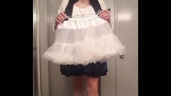 Wearing Petticoats With Short A-Line Skirts