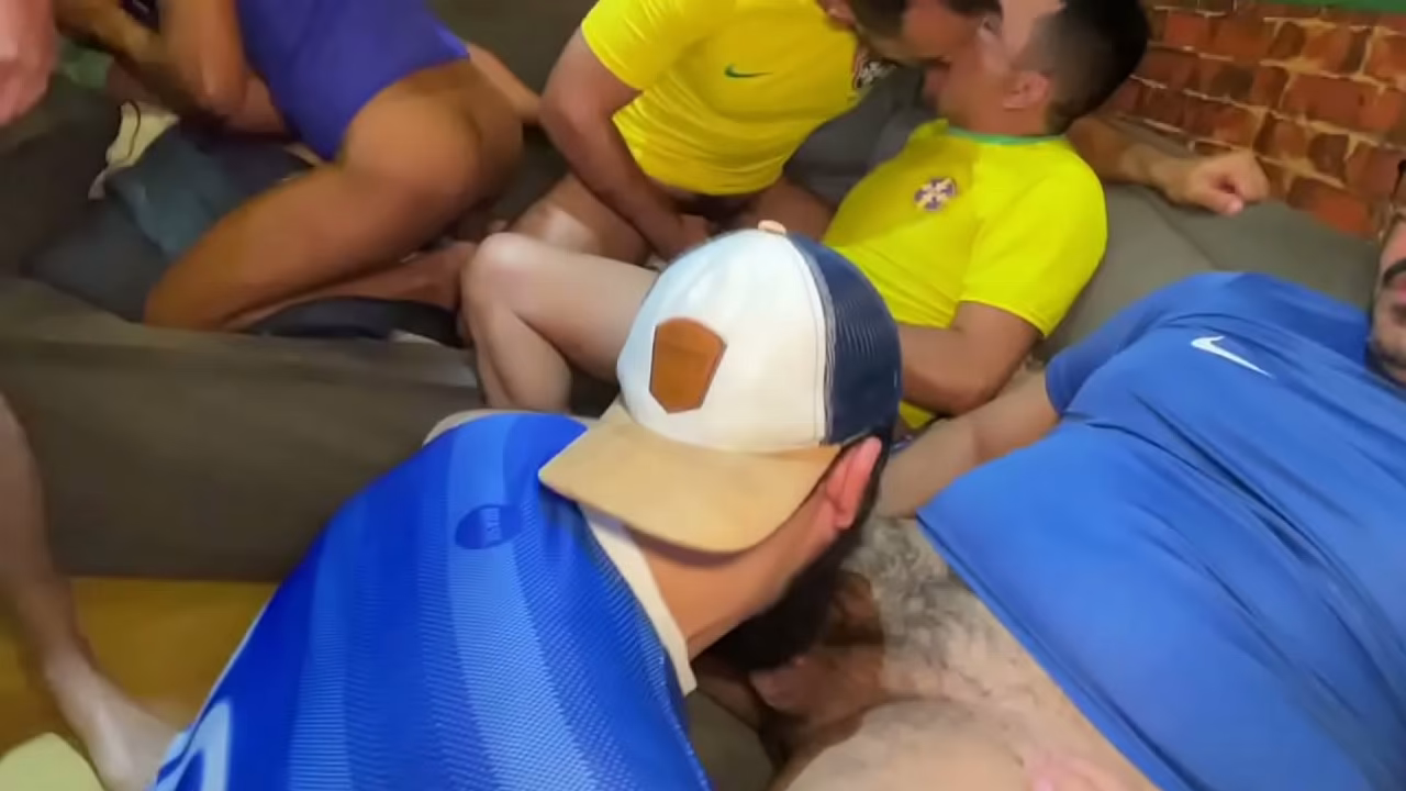 Los aficionados de la Copa de Brasil se reunieron para ver el partido, pero... la lujuria masculina se apoderó de ellos, uno mirando el gran pene del otro, ¡y se convirtió en una orgía salvaje y una orgía grupal!
                            anal interracial pornstar amateur fetish brazil beauty gay orgy bisexual bareback muchos negros