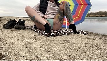 Masturbation on the beach went wrong