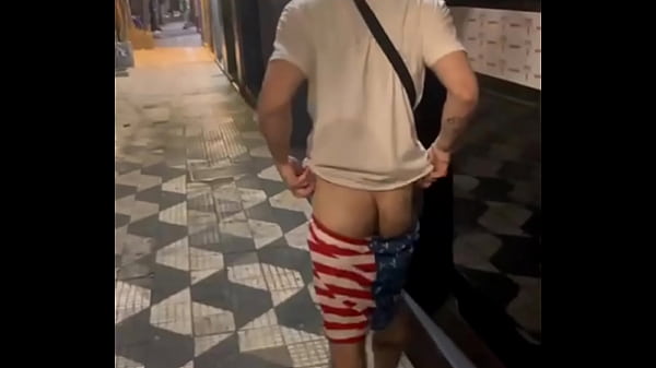 Exibindo meu corpo na praça Roosevelt em são Paulo