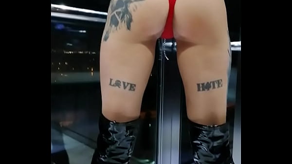 J'ai été tellement coquine pendant mes vacances et même dans l'ascenseur ...