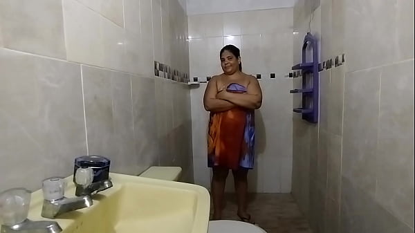 I seduce my perverted stepfather with my ass so that he ends up giving a good fuck with his hard cock