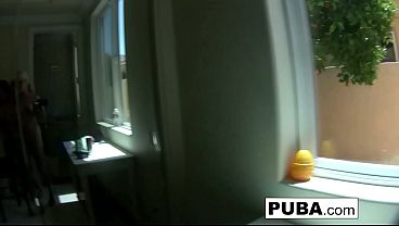 ケリー・サーファーとのセクシーな舞台裏での自慰行為