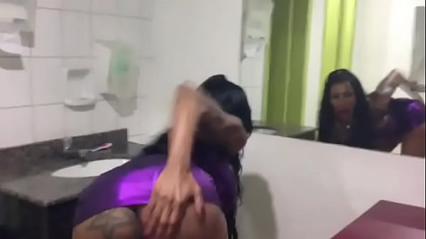 Inês Brasil mandando um recado pros boys magia