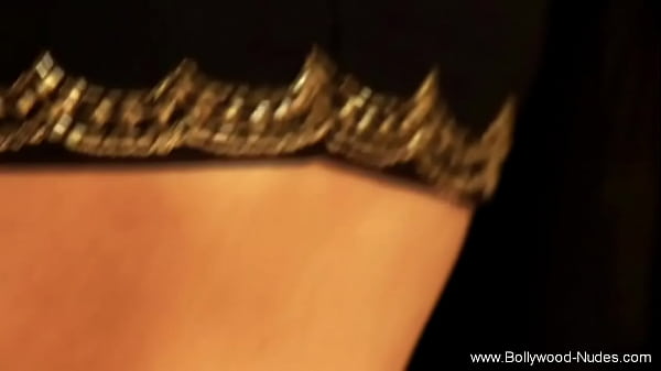 Teasing Dance From Indian MILF And Shows Her Body
