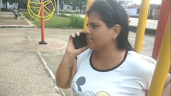 El mejor amigo de mi esposo me da una follada e...