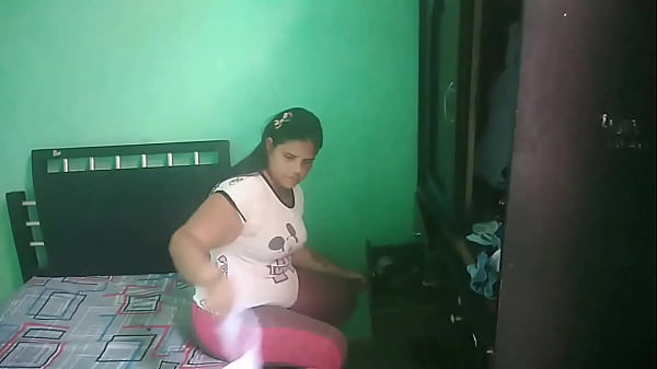 Download Video - El mejor amigo de mi esposo me da una follada en silencio para que lo vecino no escuche