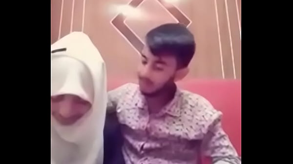 Desi BF & GF kissing in hotel