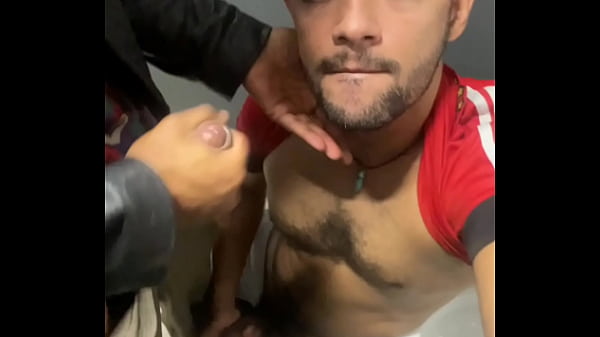 Depois do futebol uma mamada no t&eacute;cnico no vest...